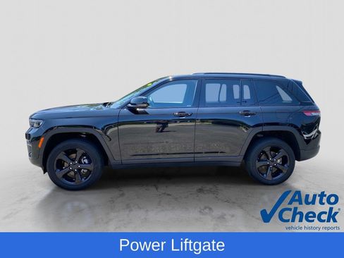 Certified 2025 Jeep Grand Cherokee Altitude AWD/4WD image 3