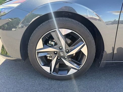 Used 2023 Hyundai Elantra Limited FWD image 9