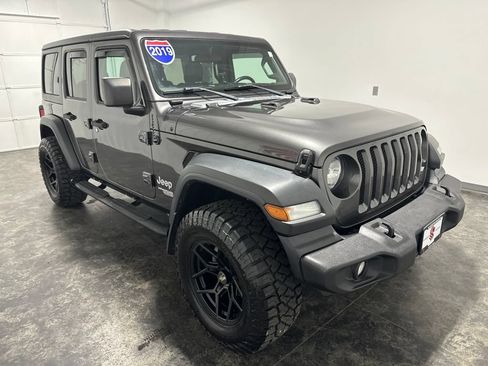 Used 2019 Jeep Wrangler Unlimited Sport S AWD/4WD image 3