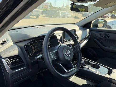 Used 2024 Nissan Rogue S FWD image 9