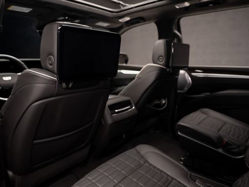 Used 2025 Cadillac Escalade ESV Premium Luxury Platinum AWD/4WD image 72