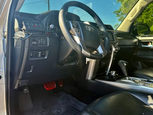 Used 2019 Toyota 4Runner SR5 AWD/4WD image 18