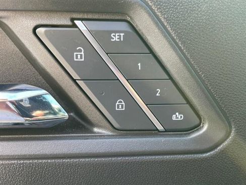 Used 2024 GMC Canyon AT4X image 17