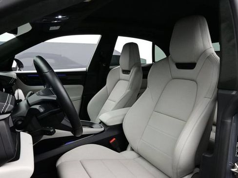 Certified 2025 Porsche Macan Turbo Electric AWD/4WD image 5