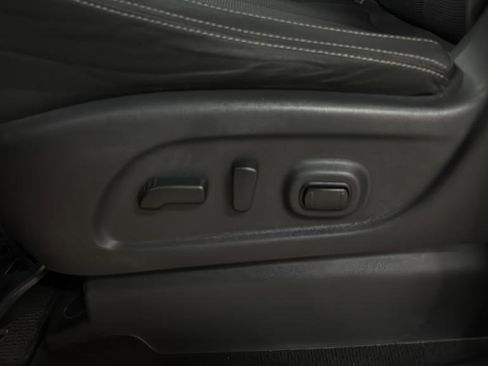 Used 2017 Nissan Titan SV image 22