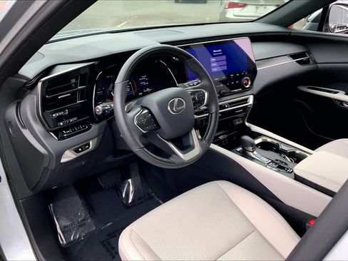Used 2025 Lexus RX 350 Premium image 17