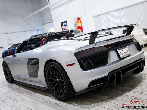Used 2018 Audi R8 V10 w/ Carbon Exterior Package AWD/4WD image 18