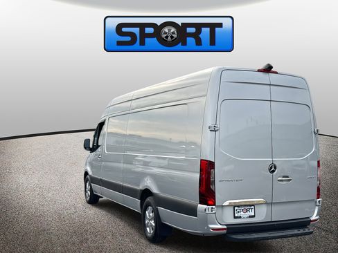 Used 2022 Mercedes-Benz Sprinter 2500 image 23