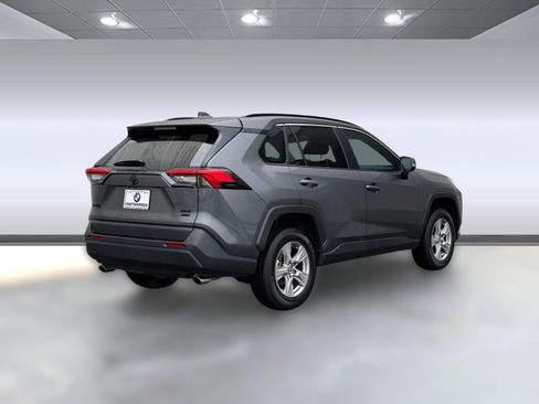 Used 2022 Toyota RAV4 XLE image 8