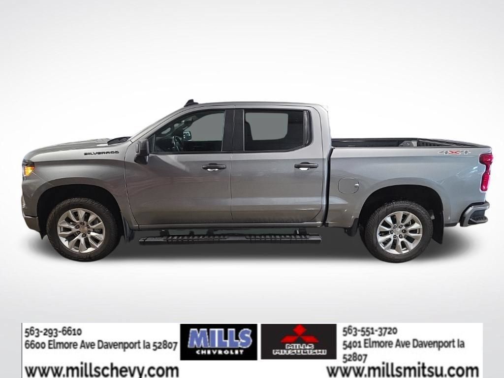 Used 2023 Chevrolet Silverado 1500 Custom AWD/4WD image 2