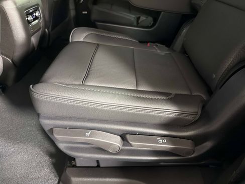 Used 2026 GMC Yukon Denali AWD/4WD image 33
