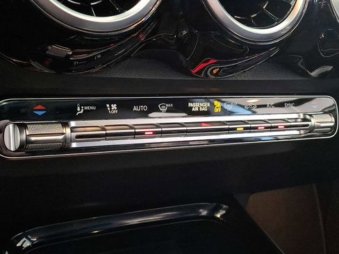 Used 2026 Mercedes-Benz GLB 250 4MATIC image 13