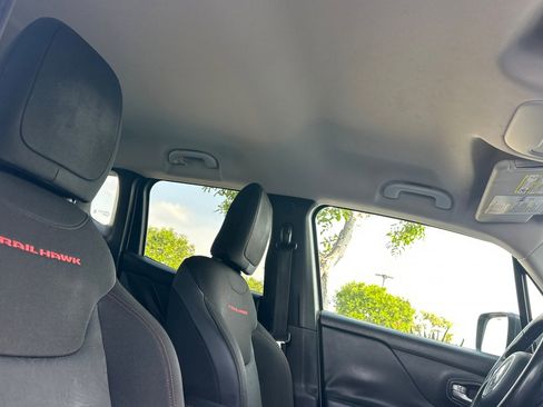 Used 2015 Jeep Renegade Trailhawk w/ Cold Weather Group image 29