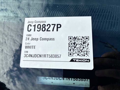 Used 2024 Jeep Compass Limited image 33