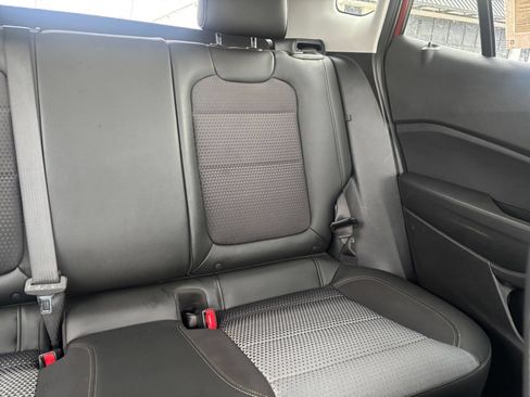 Used 2025 Chevrolet Trax LT FWD image 35