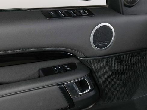 Used 2025 Land Rover Discovery S image 26