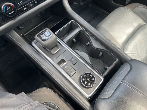 Used 2022 Nissan Pathfinder SL AWD/4WD image 34