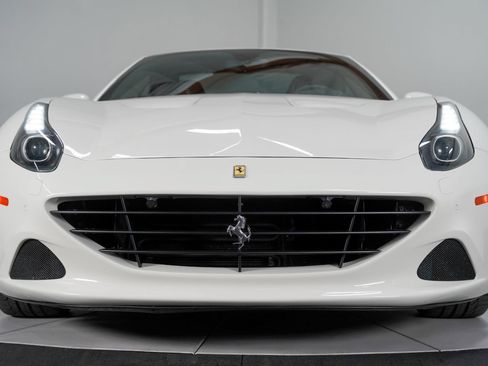 Used 2016 Ferrari California T RWD image 15