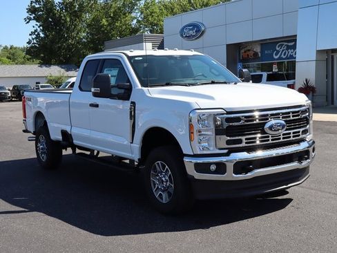 New 2025 Ford F350 XLT w/ FX4 Off-Road Package image 2