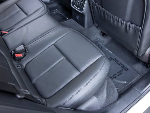 Certified 2026 Porsche Macan AWD/4WD image 57