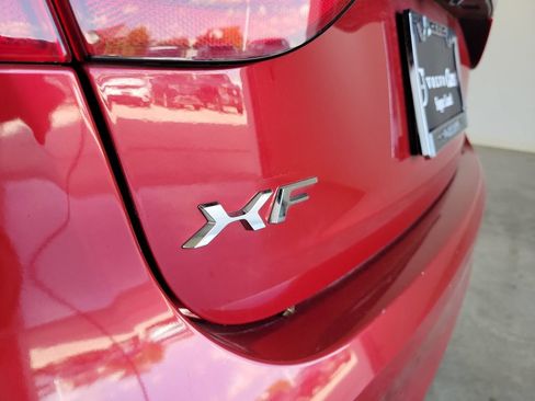 Used 2018 Jaguar XF Premium AWD/4WD image 8