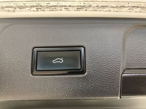 Used 2019 Volkswagen Atlas SEL Premium image 10