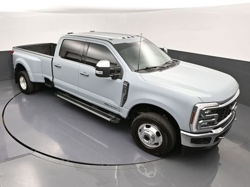 Used 2024 Ford F350 Lariat w/ Chrome Package image 39
