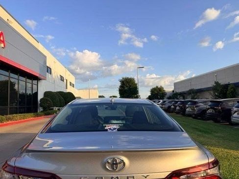 Used 2021 Toyota Camry SE FWD image 2