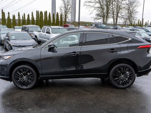 Used 2024 Toyota Venza Nightshade image 8