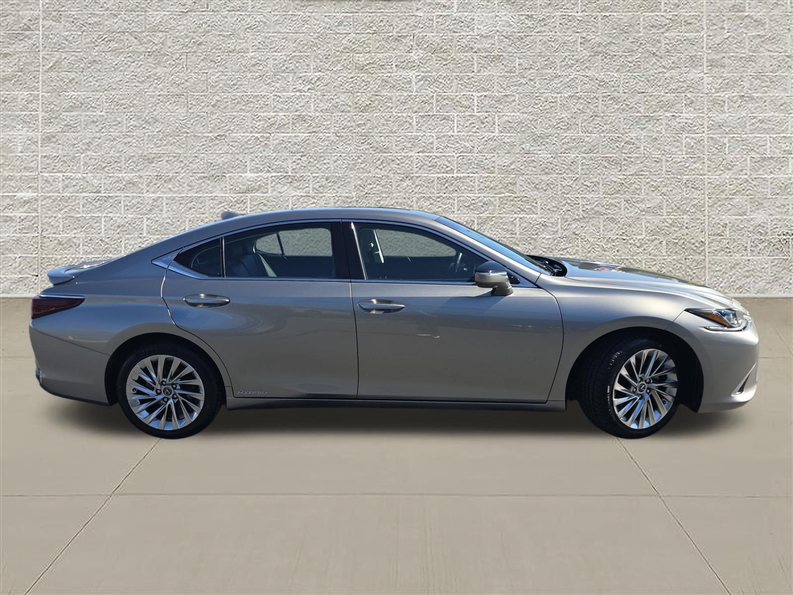 Used 2021 Lexus ES 300h w/ Accessory Package FWD image 8
