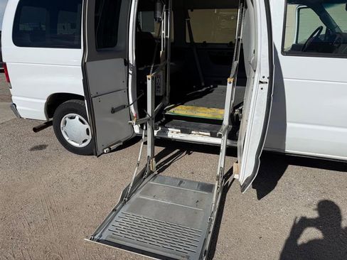 Used 2005 Ford E-150 and Econoline 150 Wagon image 21