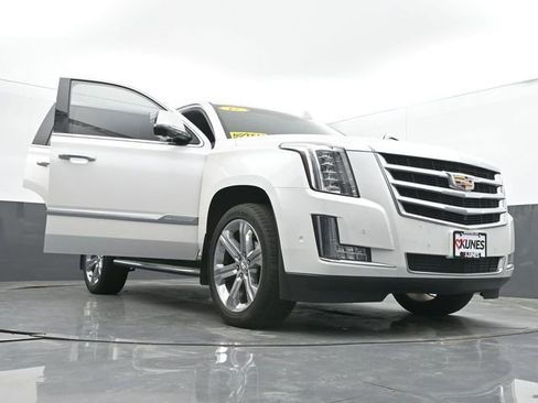 Used 2017 Cadillac Escalade Luxury AWD/4WD image 48