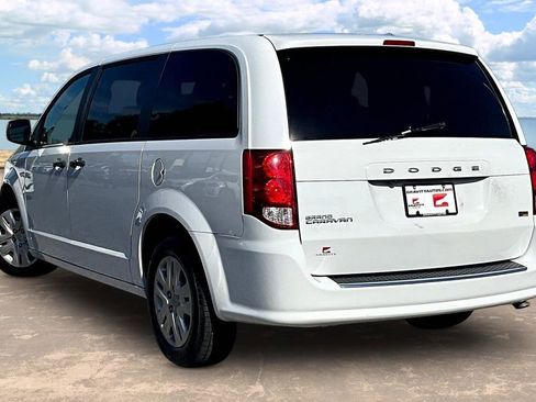 Used 2020 Dodge Grand Caravan SE FWD image 4