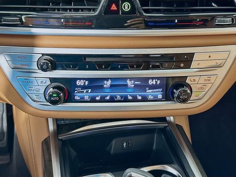 Used 2019 BMW 750i w/ Executive Package RWD image 16