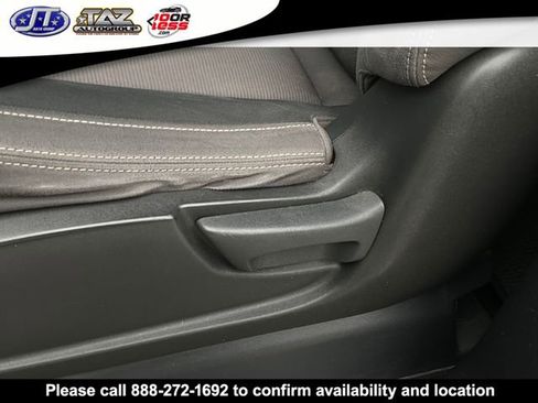 Used 2020 Nissan Titan SV image 11