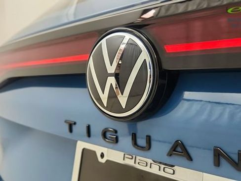 Used 2025 Volkswagen Tiguan SE R-Line AWD/4WD image 18