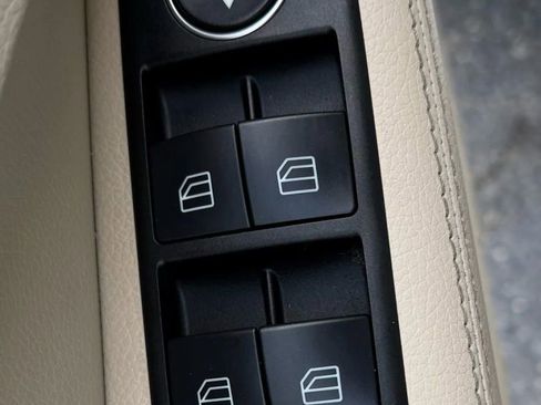 Used 2014 Mercedes-Benz E 350 4MATIC Sedan image 25