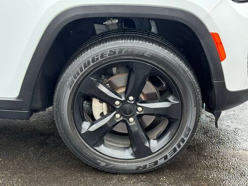 Used 2023 Jeep Grand Cherokee Altitude image 54