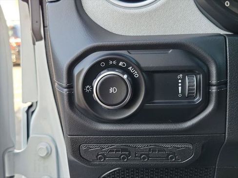 Certified 2025 Jeep Wrangler Unlimited Sahara AWD/4WD image 7