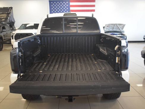Used 2017 Toyota Tacoma SR5 RWD image 36