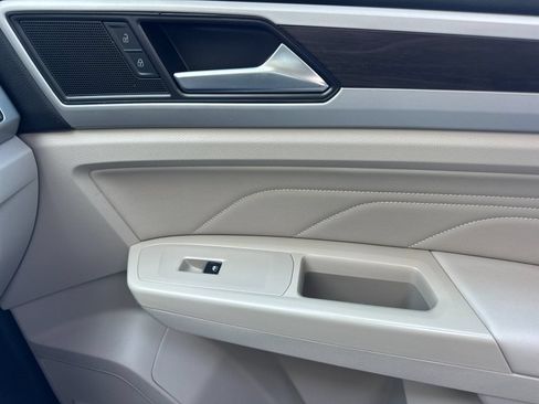 Used 2021 Volkswagen Atlas SE w/ Panoramic Sunroof Package FWD image 21