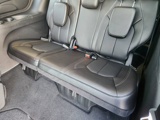 New 2026 Chrysler Pacifica Select w/ S Appearance Package FWD image 24