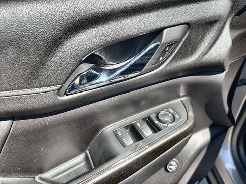 Used 2023 GMC Acadia SLT FWD image 22