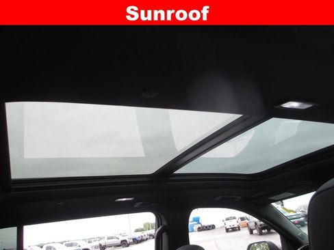 Used 2024 Chevrolet Traverse RS AWD/4WD image 17