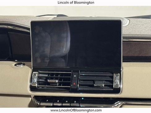 Used 2022 Lincoln Navigator Reserve image 25