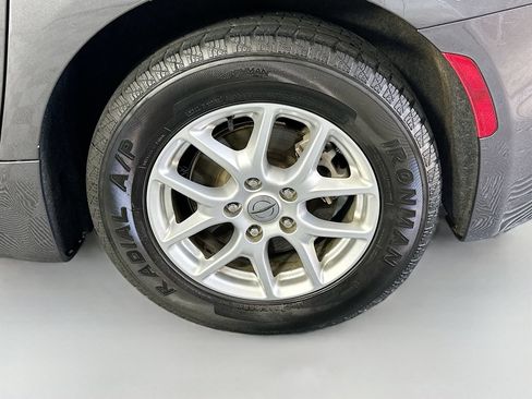 Used 2023 Chrysler Pacifica Touring-L FWD image 35