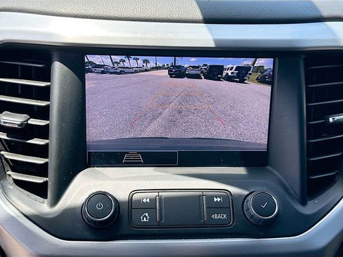 Used 2023 GMC Acadia SLE FWD image 14