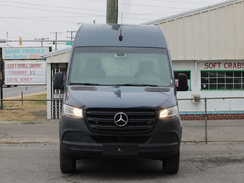 Used 2019 Mercedes-Benz Sprinter 144 image 2
