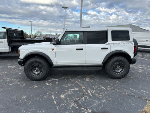 New 2025 Ford Bronco Badlands w/ Sasquatch Package AWD/4WD image 4