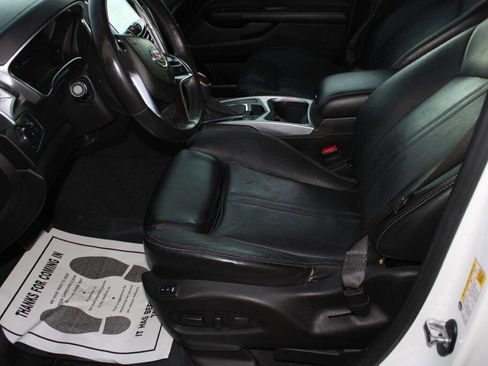 Used 2015 Cadillac SRX Luxury image 10